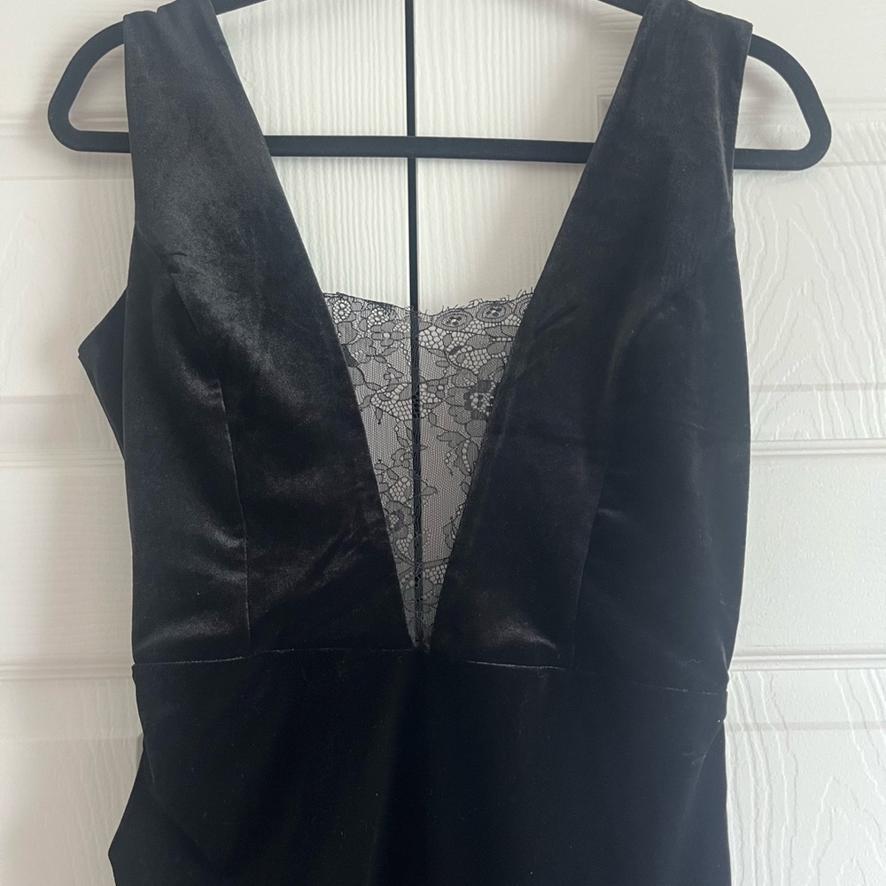 Elegant Velvet Black Backless Gown with Lace Detail & High Slit